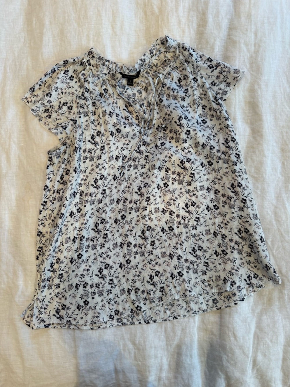 Banana Republic White Floral Tie-Detail Blouse